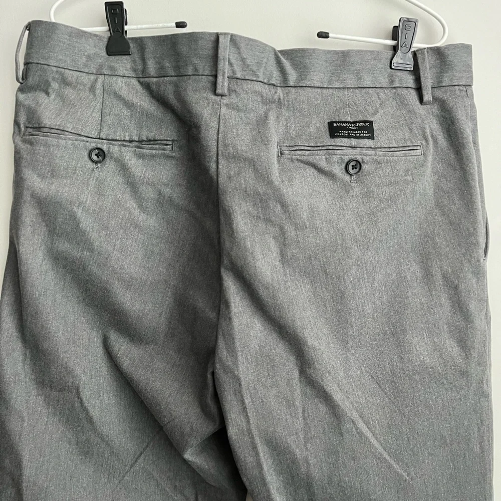 Banana Republic chinos Aiden slim fit  size 36 x 30